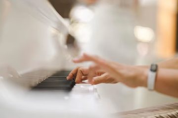 Tocar el piano - beneficios del piano - Instrumento - clases de piano